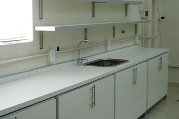 Mobiliario para laboratorio, mesadas especiales para laboratorio